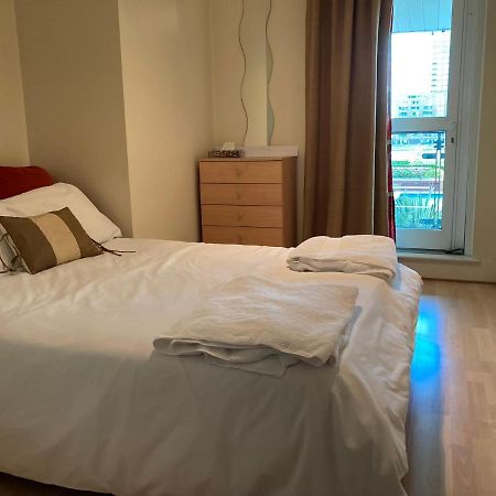 St George Wharf Apartment Londra Exterior foto