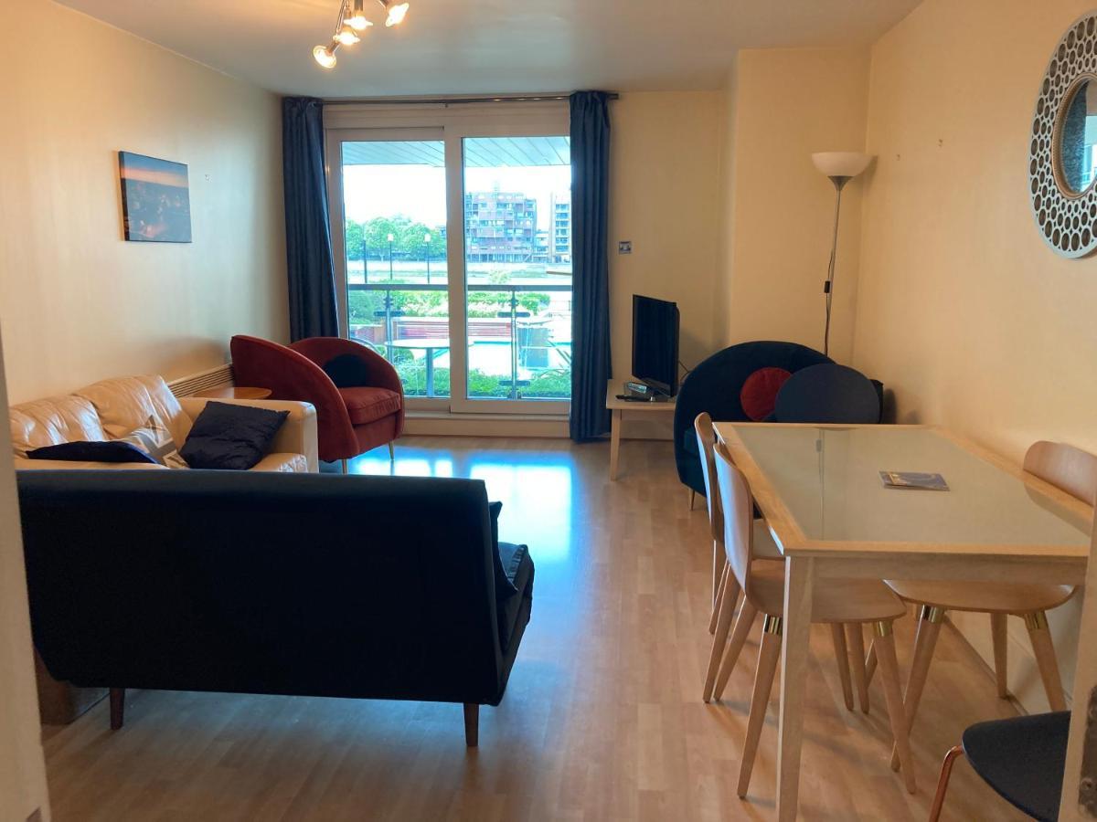 St George Wharf Apartment Londra Exterior foto